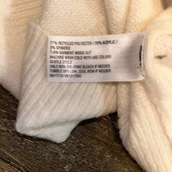 The Softest and Cozy Sweater Size Small New With Tags By a. new day - Picture 7 of 7